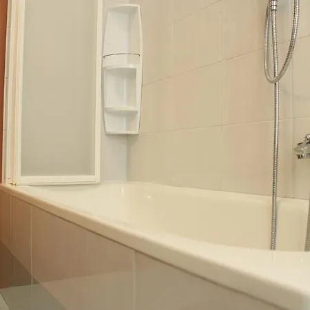 Vi Floor Apartment